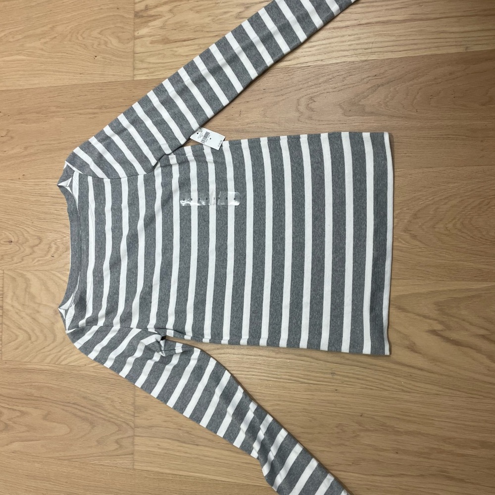 NEW Gray and white striped Gap long sleeve shirt
